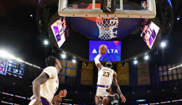 开云app体育下载-头号关键先生！39岁詹皇攻防一体：防到小卡6中0